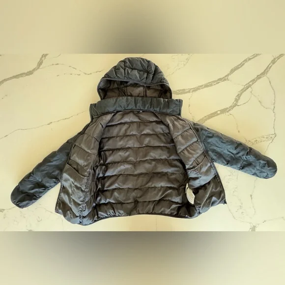 2 Puffer Jackets Size 9-10 - Picture 2 of 7